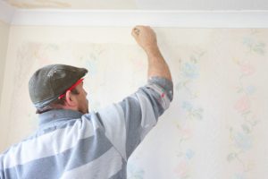 Hillsboro Residential Painter cutting edges on the wall